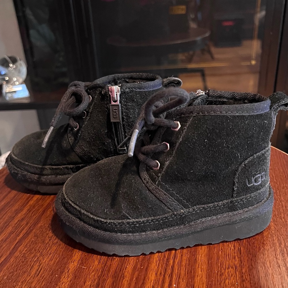 Ugg Neumel II Boot Suede Leather Toddler 9 Black Boys Girls Kids